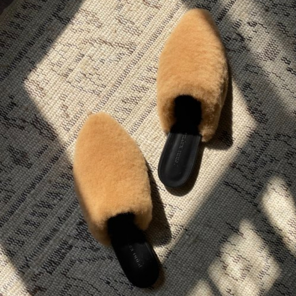 Jenni Kayne shearling mules in natural NWOB - Picture 5 of 12